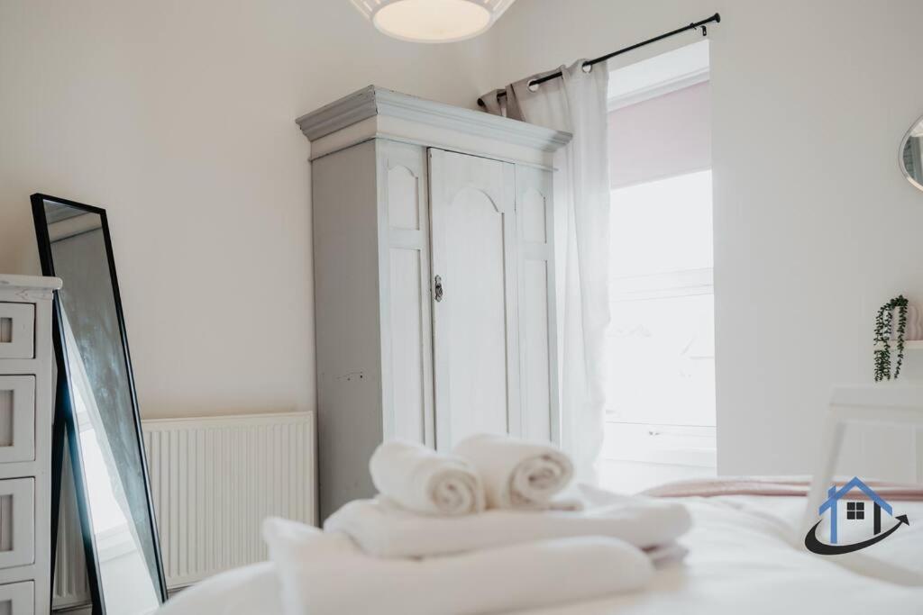 Indigo Snug - Gorgeous 2 Bed Flat In The Heart Of كرومر المظهر الخارجي الصورة