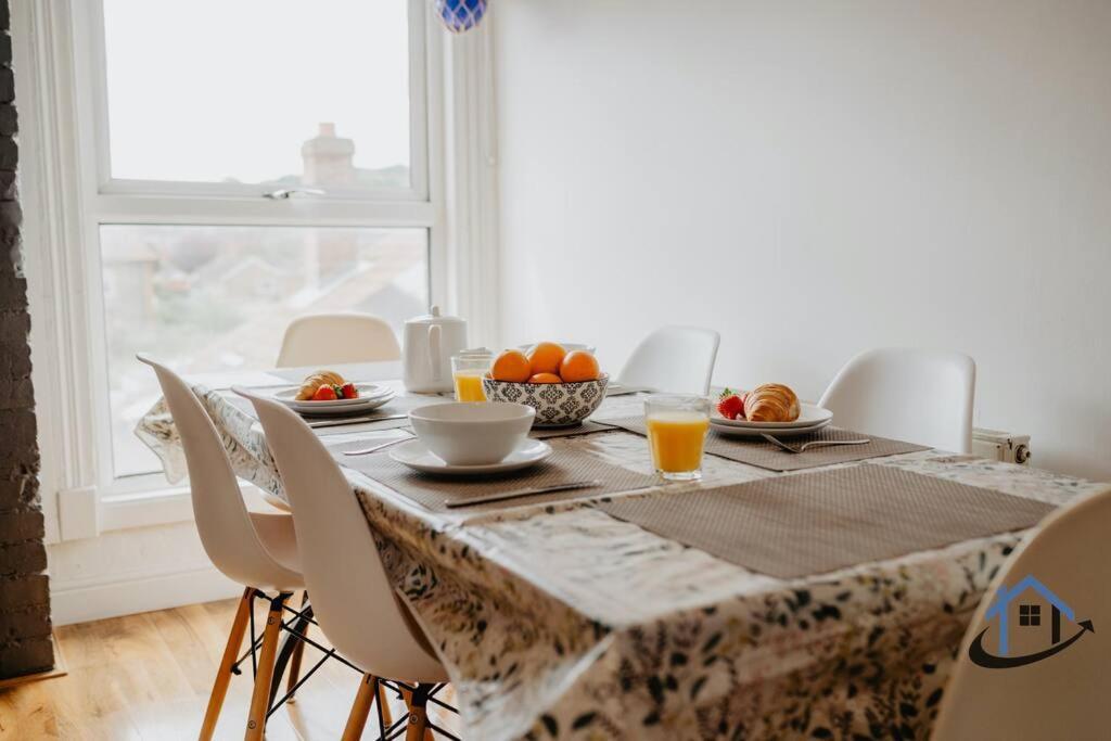 Indigo Snug - Gorgeous 2 Bed Flat In The Heart Of كرومر المظهر الخارجي الصورة