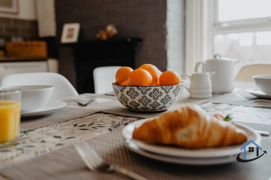Indigo Snug - Gorgeous 2 Bed Flat In The Heart Of كرومر المظهر الخارجي الصورة