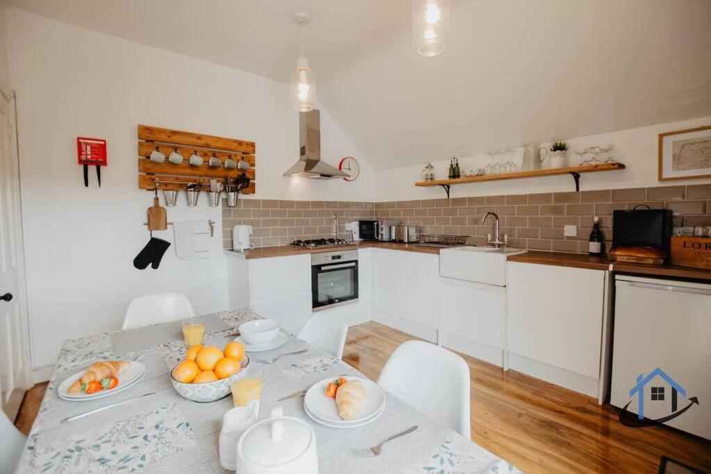Indigo Snug - Gorgeous 2 Bed Flat In The Heart Of كرومر المظهر الخارجي الصورة